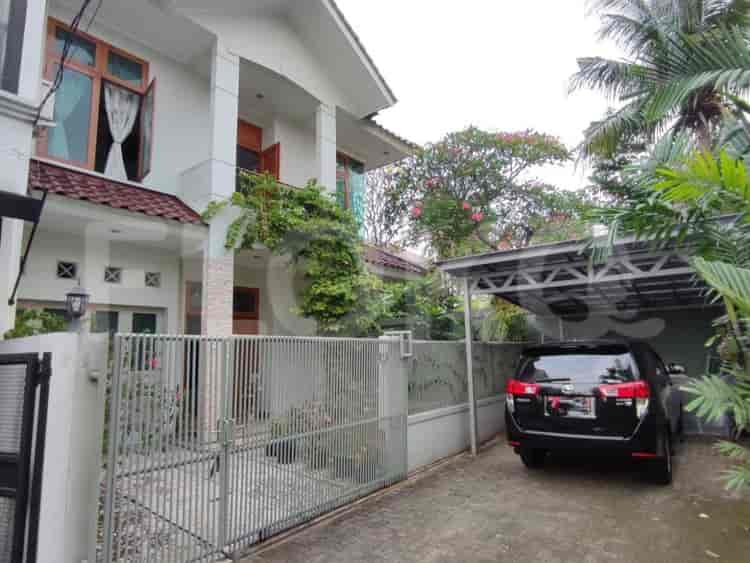 Disewakan Rumah 3 BR, Luas 170 m2 di Gandaria - RHAd2f 1
