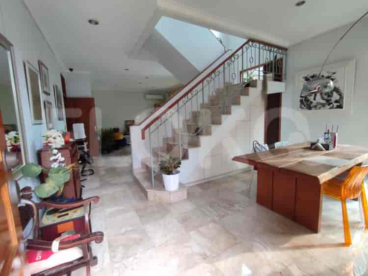 Disewakan Rumah 3 BR, Luas 170 m2 di Gandaria - RHAd2f 2