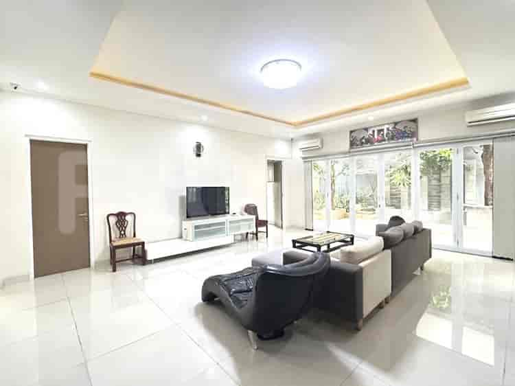 400 sqm, 4 BR house for rent in Tomang, Grogol - RHA30c 1