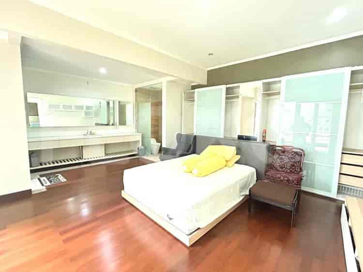 400 sqm, 4 BR house for rent in Tomang, Grogol - RHA30c 3
