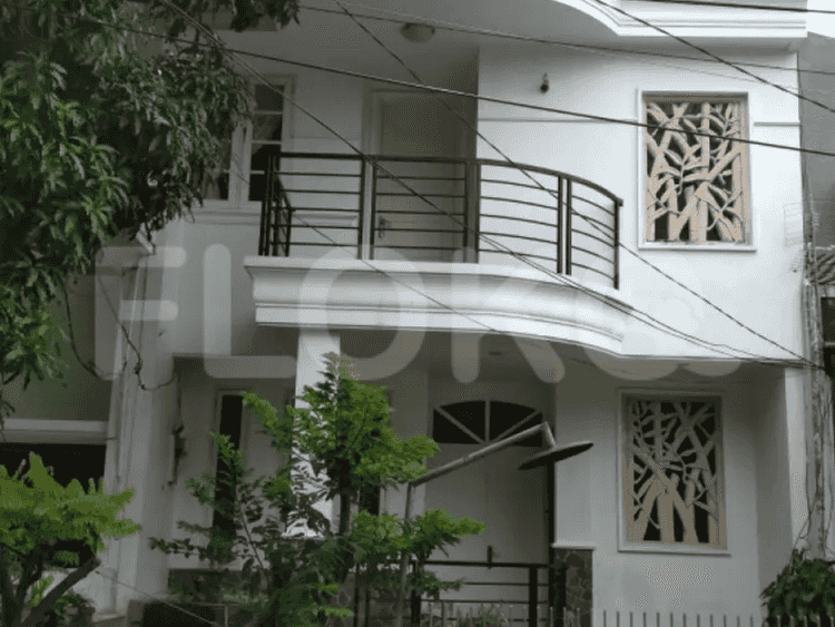 Disewakan Rumah 3 BR, Luas 150 m2 di Jalan Pegangsaan Dua, Kelapa Gading - RHAa41 1