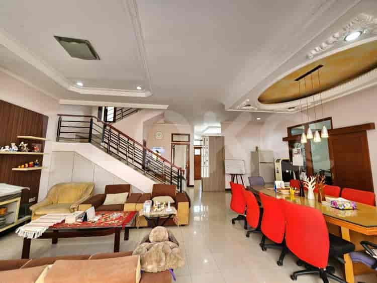 Disewakan Rumah 4 BR, Luas 200 m2 di Kelapa Gading, Kelapa Gading - RHA583 2
