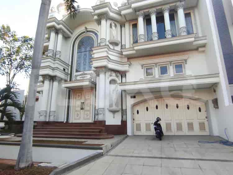 Disewakan Rumah 4 BR, Luas 700 m2 di Villa Artha Gading, Kelapa Gading - RHA075 1