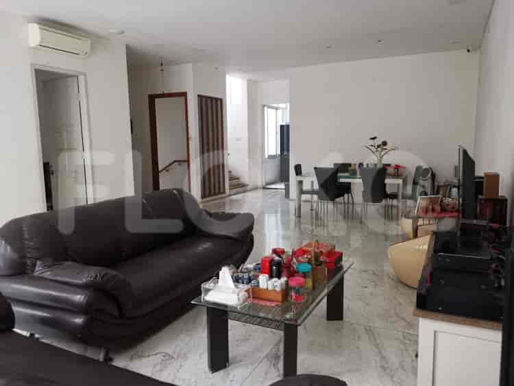 Disewakan Rumah 4 BR, Luas 500 m2 di Kelapa Gading - RHA7e8 1
