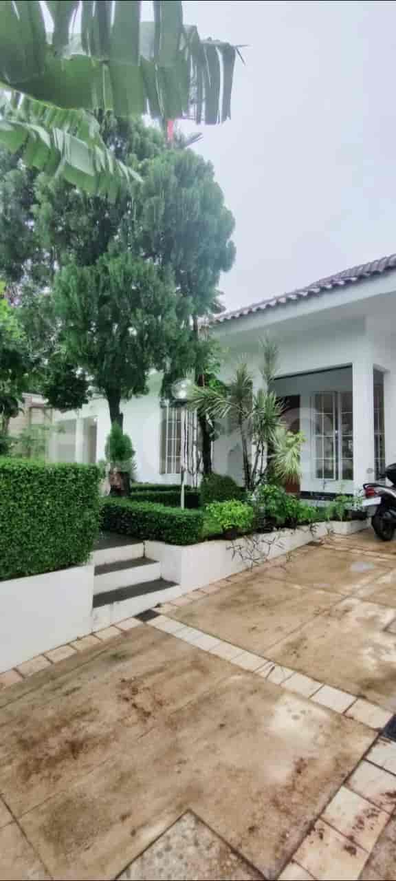 350 sqm, 3 BR house for rent in Jl. Kemang Dalam II, Kemang - RHA21f 2