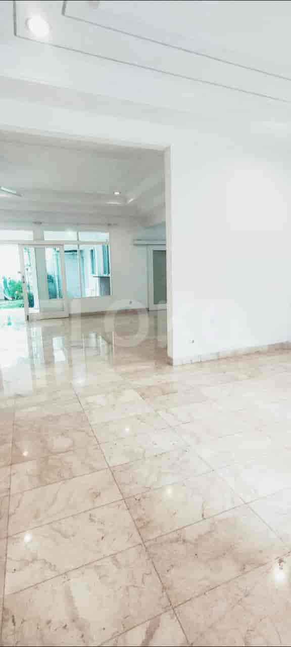 350 sqm, 3 BR house for rent in Jl. Kemang Dalam II, Kemang - RHA21f 3