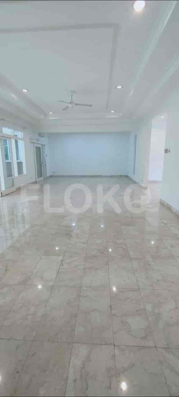 350 sqm, 3 BR house for rent in Jl. Kemang Dalam II, Kemang - RHA21f 4