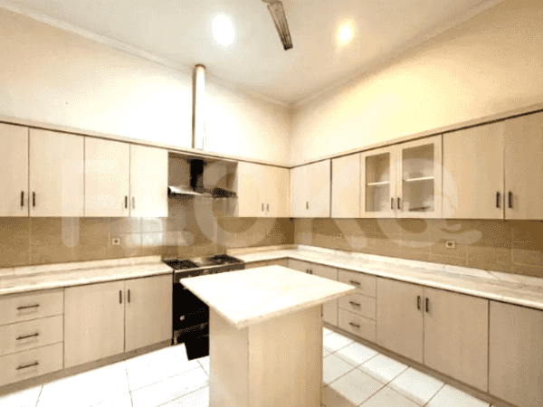 Disewakan Rumah 7 BR, Luas 600 m2 di Kemang - Jakarta Selatan, Kemang - RHAe46 1
