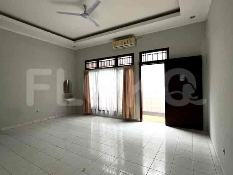 Disewakan Rumah 3 BR, Luas 283 m2 di Kemanggisan, Kemanggisan - RHA61c 3