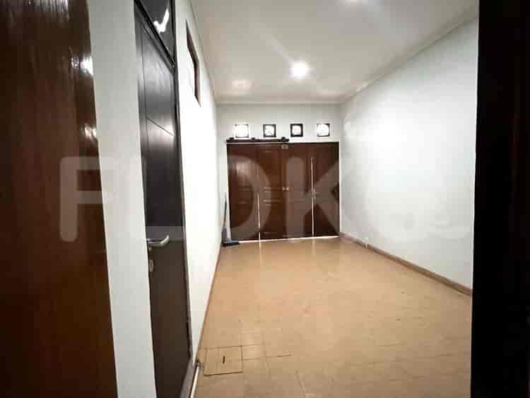 Disewakan Rumah 3 BR, Luas 283 m2 di Kemanggisan, Kemanggisan - RHA61c 4