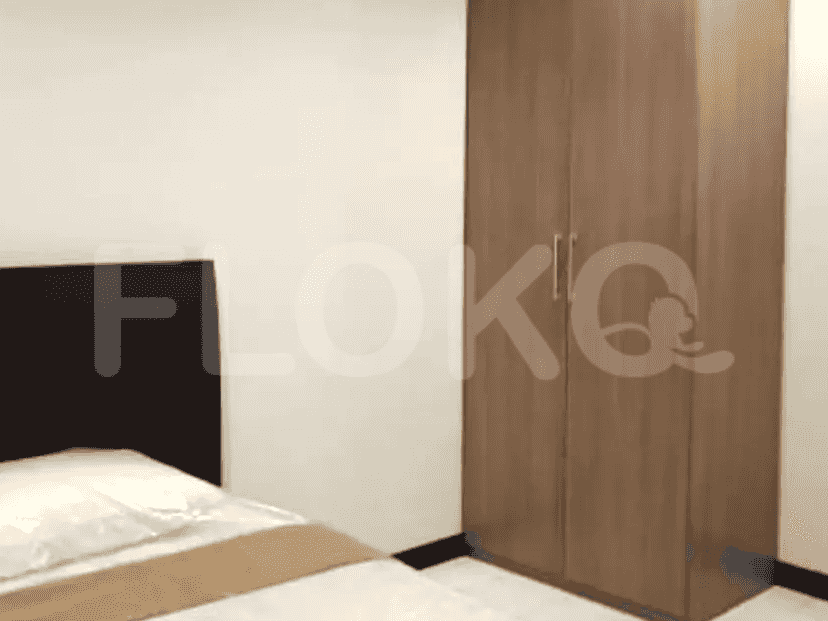A bedroom with a bed and wardrobe, with light color.