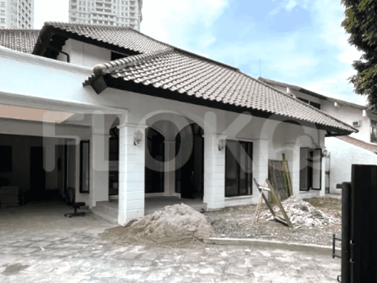 345 sqm, 4 BR house for rent in Jalan Arteri Soepono, Permata Hijau - RHA85c 1