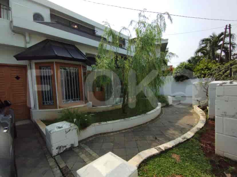 A closer view of the entrance of the house and its surroundings.