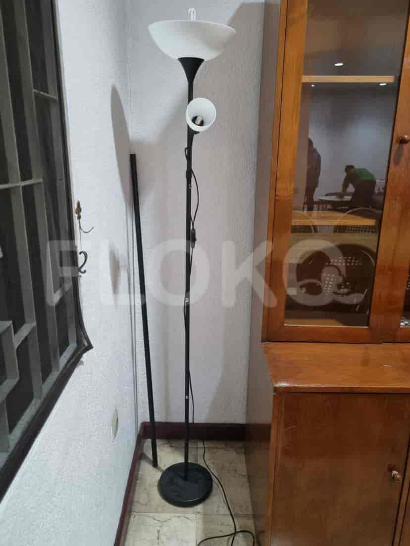 A floor lamp with a dual light.