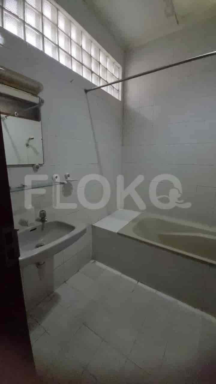 A bathroom with a bathtub and a sink.