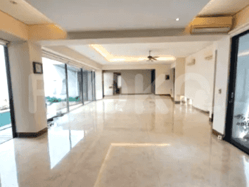 A spacious living area with a marble floor, sliding doors, and access to an outdoor terrace.
