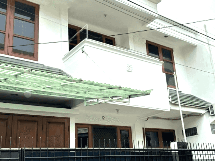 Disewakan Rumah 4 BR, Luas 270 m2 di Jalan Moti, Taman Anggrek - RHA3cb 1