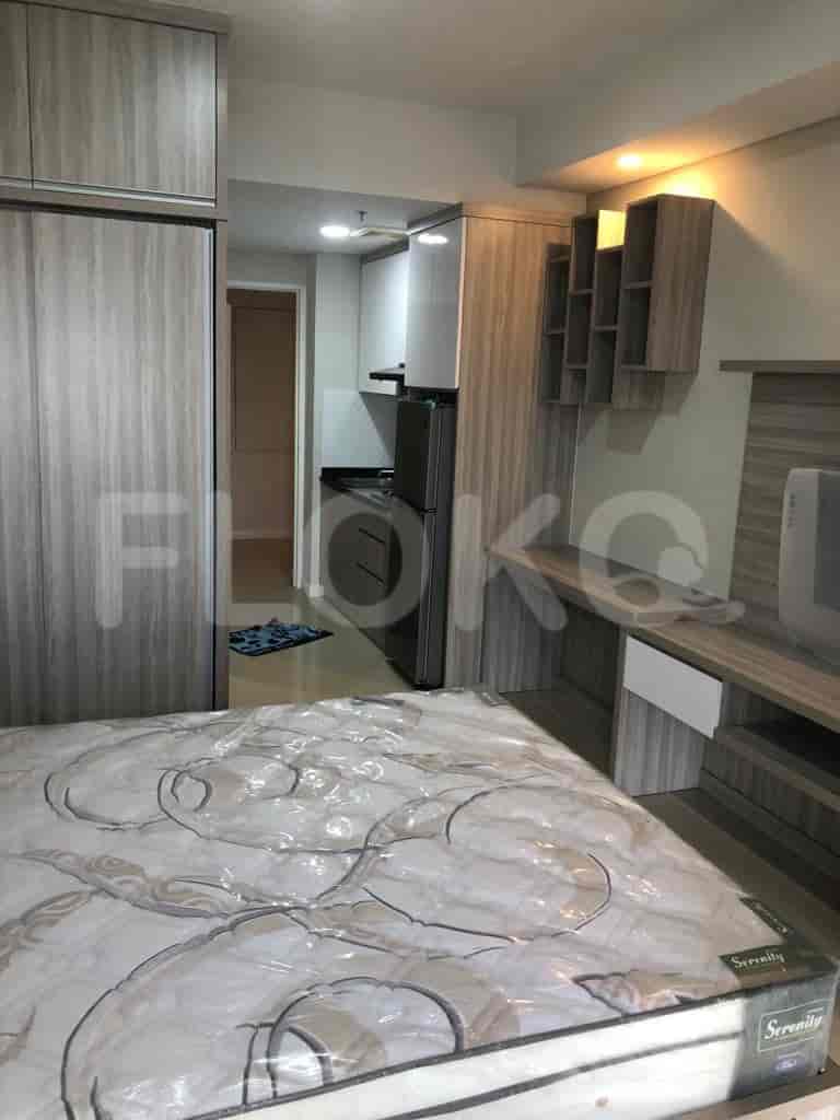 A view of the bedroom and the kitchenette.