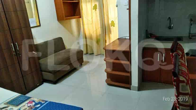 Bedroom & Kitchenette with a bed and kitchen area in a single room.