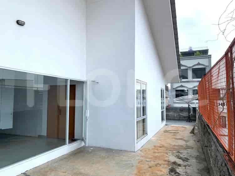 Dijual Ruko Luas 900 m2 di Kebon Jeruk, Kebon Jeruk - RKS9df 2