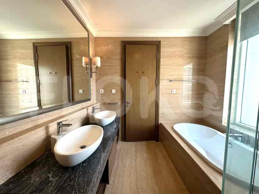 A modern bathroom with a bathtub and double sinks.