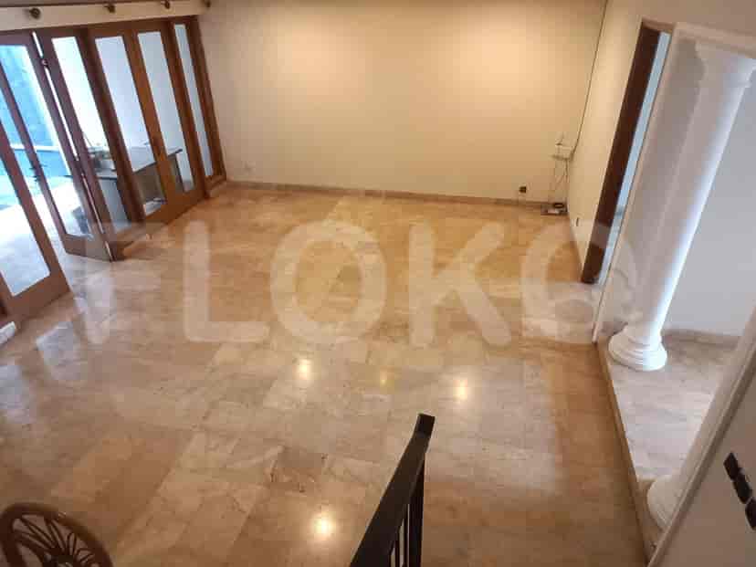 Living room with marble flooring.