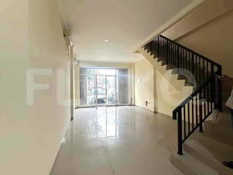 180 sqm, shophouse for rent in Grand Galaxy, Bekasi Selatan - RKR2a5 6