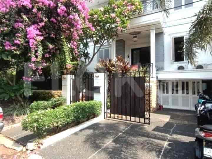 Disewakan Rumah 7 BR, Luas 600 m2 di Jl Sekolah Duta Pondok Indah, Pondok Indah - RHA39a 1