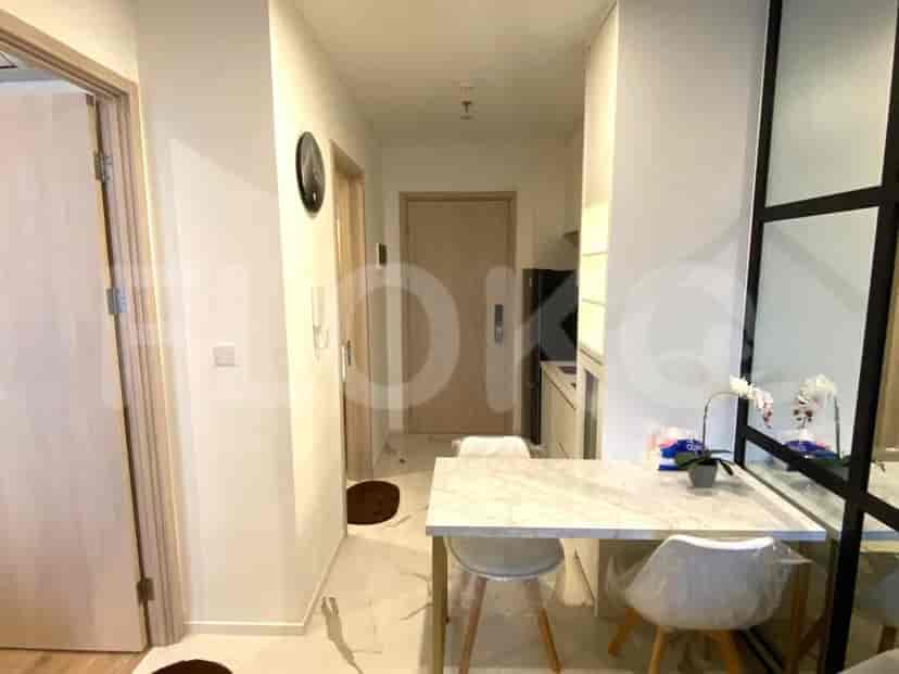 An entryway or dining space with a table and chairs.