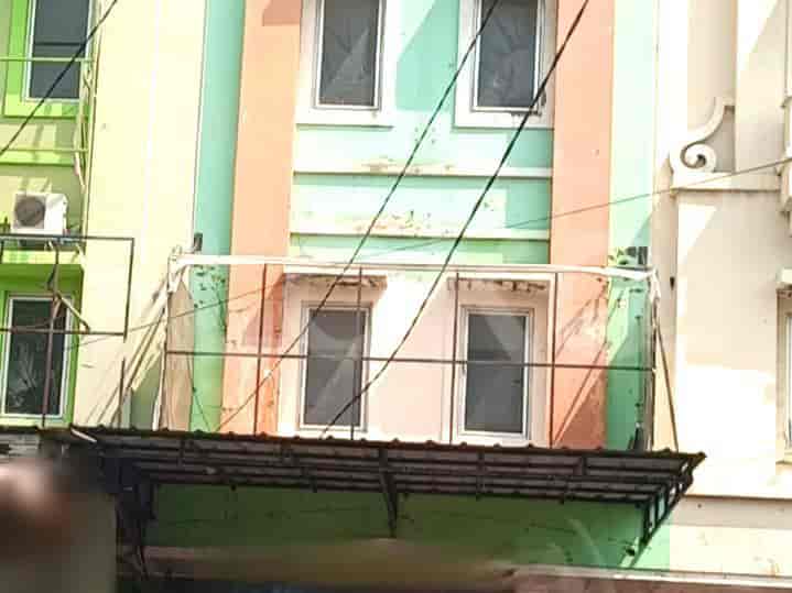 170 sqm, shophouse for rent in Boulevard Hijau Raya, Bekasi - RKR88f 1