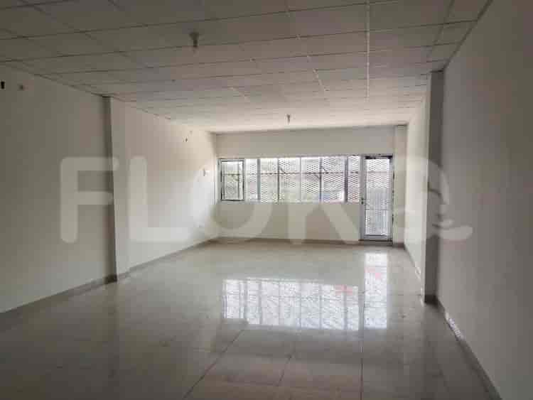 300 sqm, shophouse for rent in Jalan Raya Cakung, Menteng - RKRc7d 4