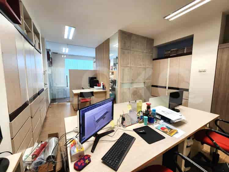 Dijual Ruko Luas 350 m2 di Jalan H. Nawi Raya, Gandaria - RKSc23 3