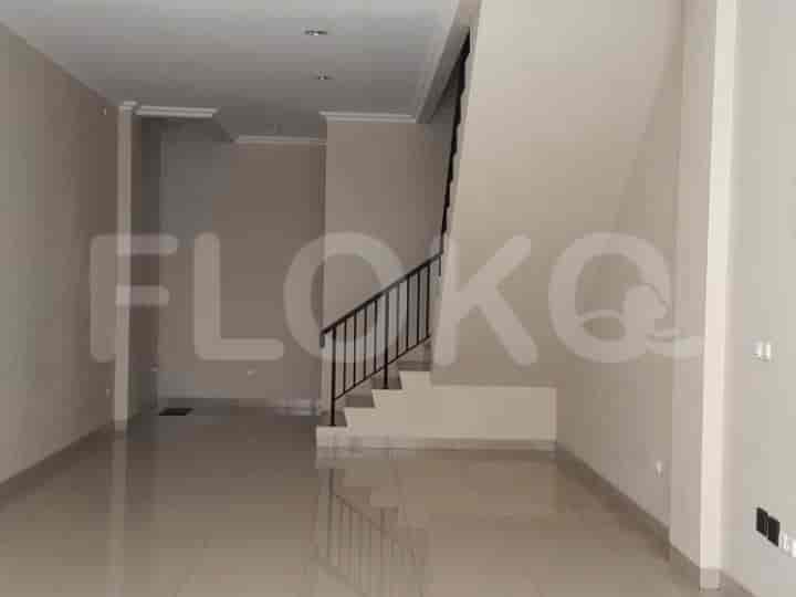 Disewakan Ruko Luas 135 m2 di Jalan Green Lake City, Cengkareng - RKR0cb 1