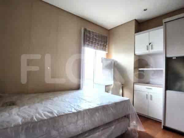 A bedroom with a bed.