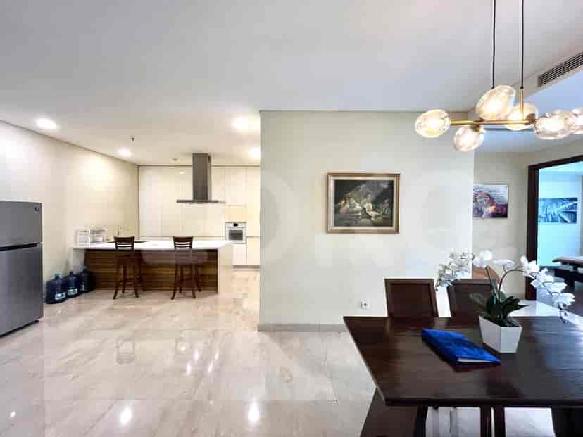An open-plan kitchen and dining area with a dining table and island.