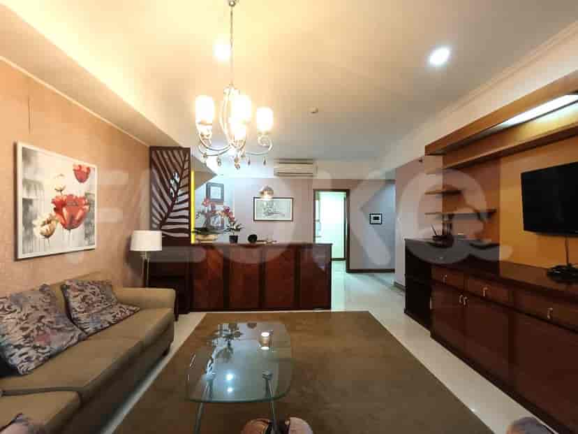 Living room with a bar, TV console, and a glass coffee table.