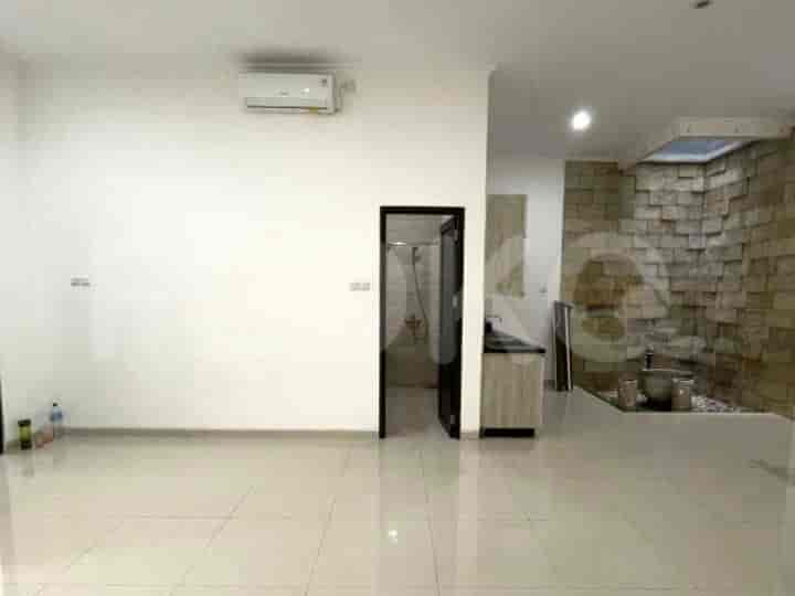 Disewakan Rumah 4 BR, Luas 180 m2 di Pejaten Barat, pasar minggu, Pejaten - RHA4f5 3