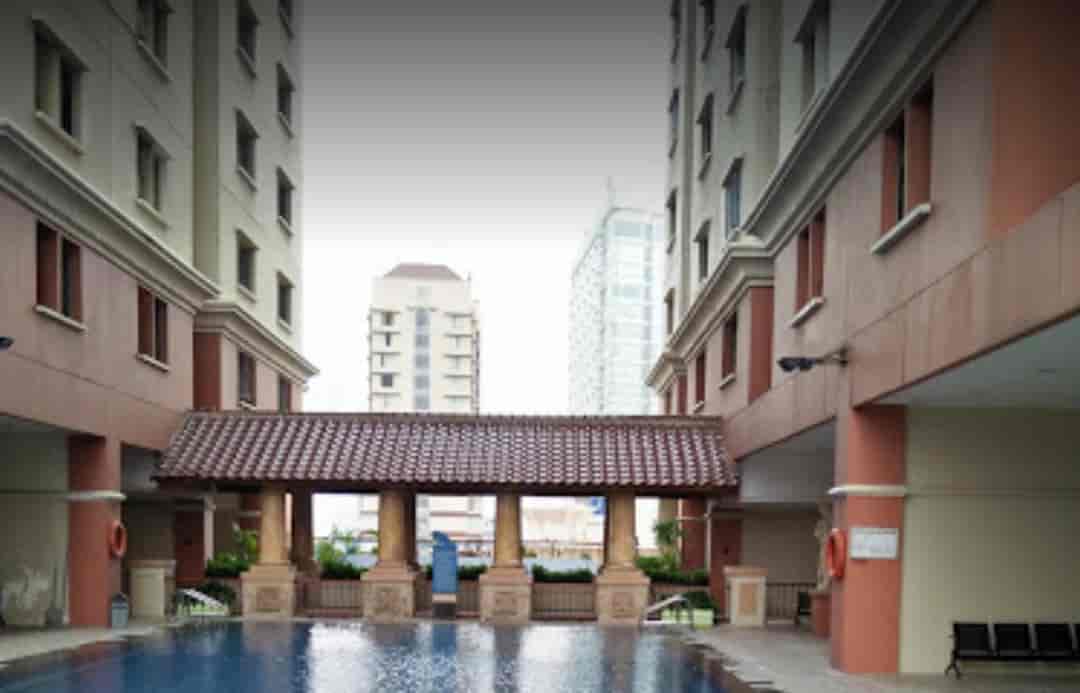 Kolam renang Mediterania Gajah Mada Apartemen