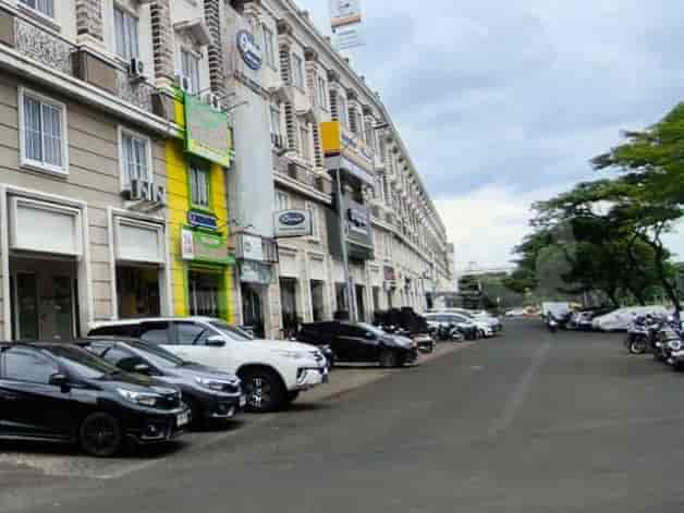 Disewakan Ruko Luas 268 m2 di Jalan Green Lake City, Cengkareng - RKR4bb 2