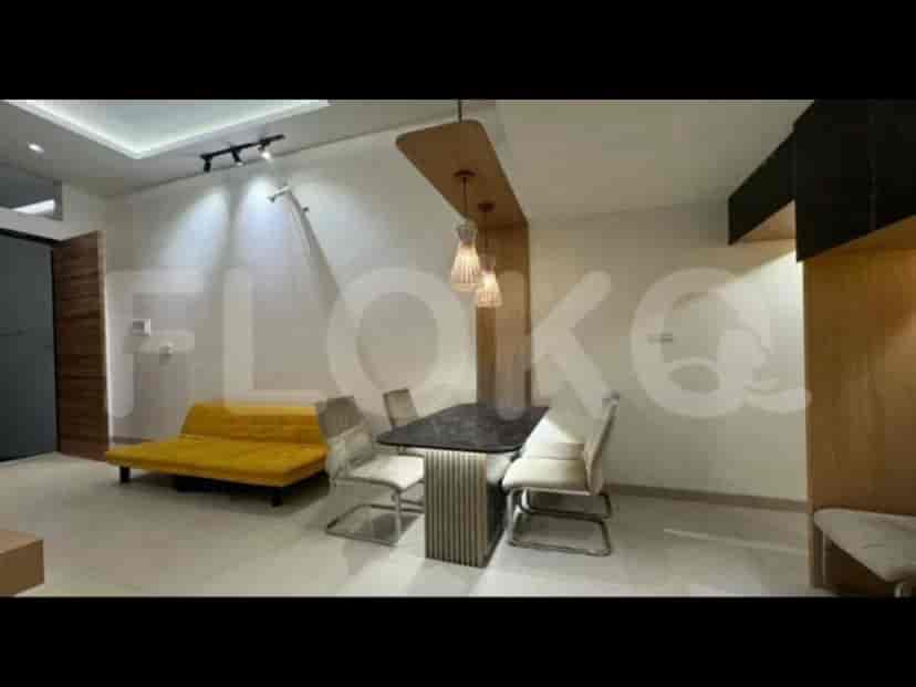 RHASd69 | House in Jakarta Barat for Sale with 4 Bedrooms & Carport 1