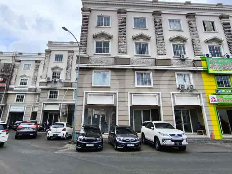 Disewakan Ruko Luas 268 m2 di Jalan Green Lake City, Cengkareng - RKR4bb 1