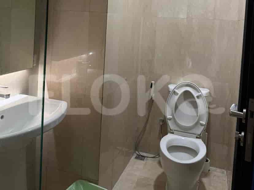 Bathroom with toilet, sink and shower area