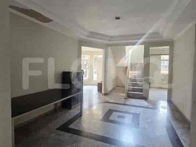 400 sqm, 6 BR house for rent in Jalan Besakih, Mega Kuningan - RHAa57 2