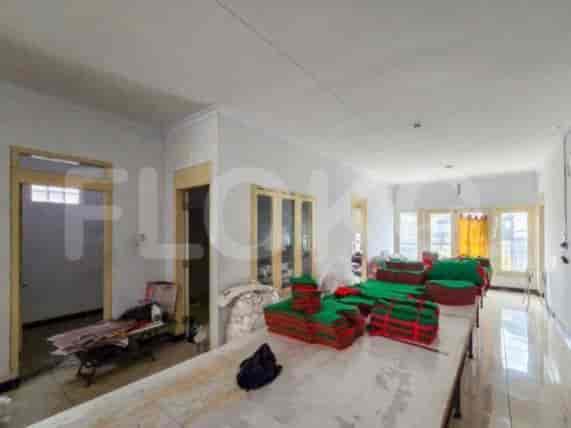 Dijual Rumah 6 BR, Luas 250 m2 di Taman Ratu Jakarta Barat, Kebon Jeruk - RHAS922 4