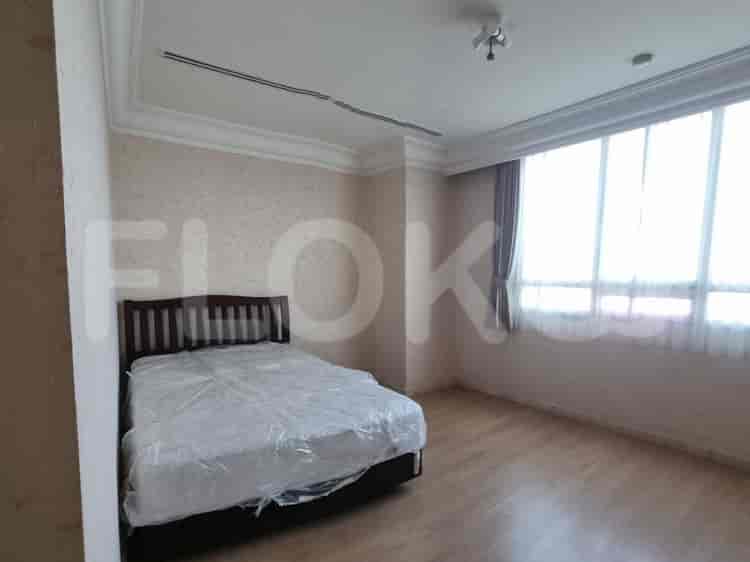 Unit 3 Kamar Tidur, Lantai Menengah untuk Dijual di Simprug Terrace - APA66a76 3