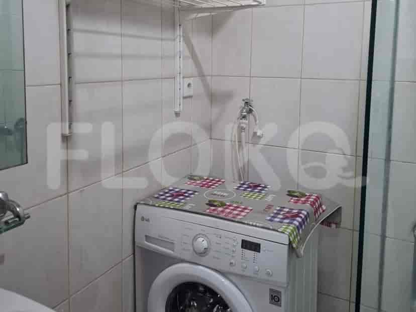 A bathroom with a washing machine.