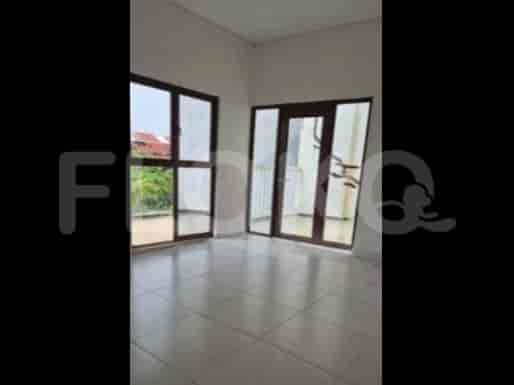 Disewakan Rumah 3 BR, Luas 156 m2 di Cluster Zebrina - Jakarta Garden City, Cakung - RHA5bc 3