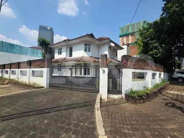 400 sqm, 6 BR house for rent in Jalan Besakih, Mega Kuningan - RHAa57 1