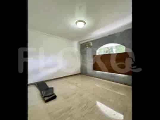 An empty room with marble flooring and a ceiling light.