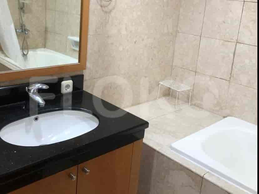 Bathroom with a sink and bathtub.